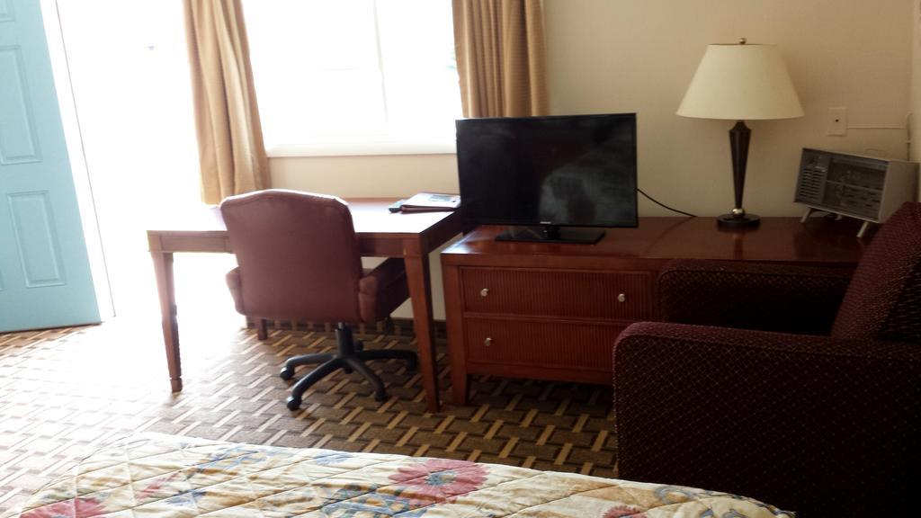 Executive Inn & Suites 레이크뷰 객실 사진