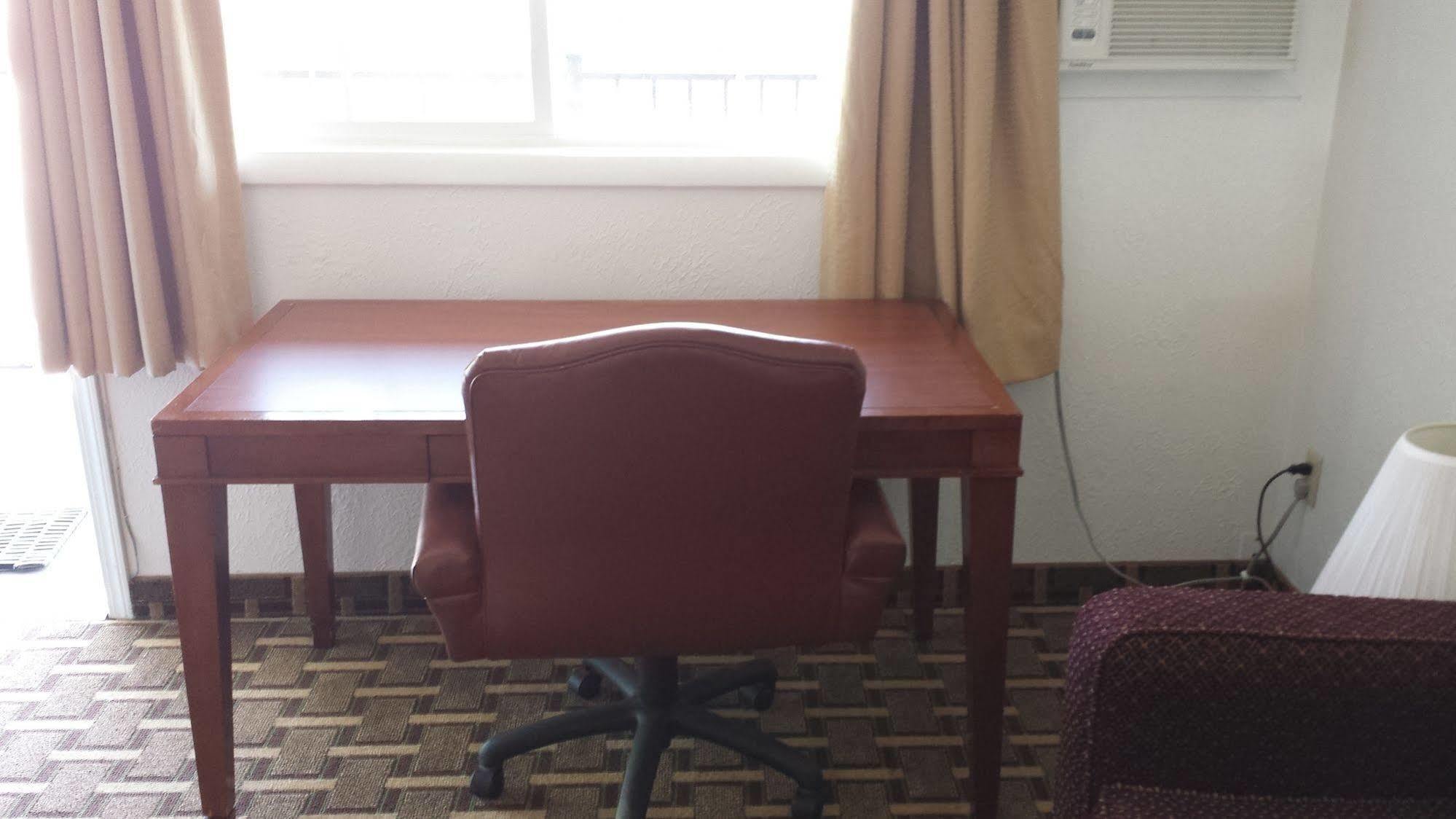 Executive Inn & Suites 레이크뷰 외부 사진