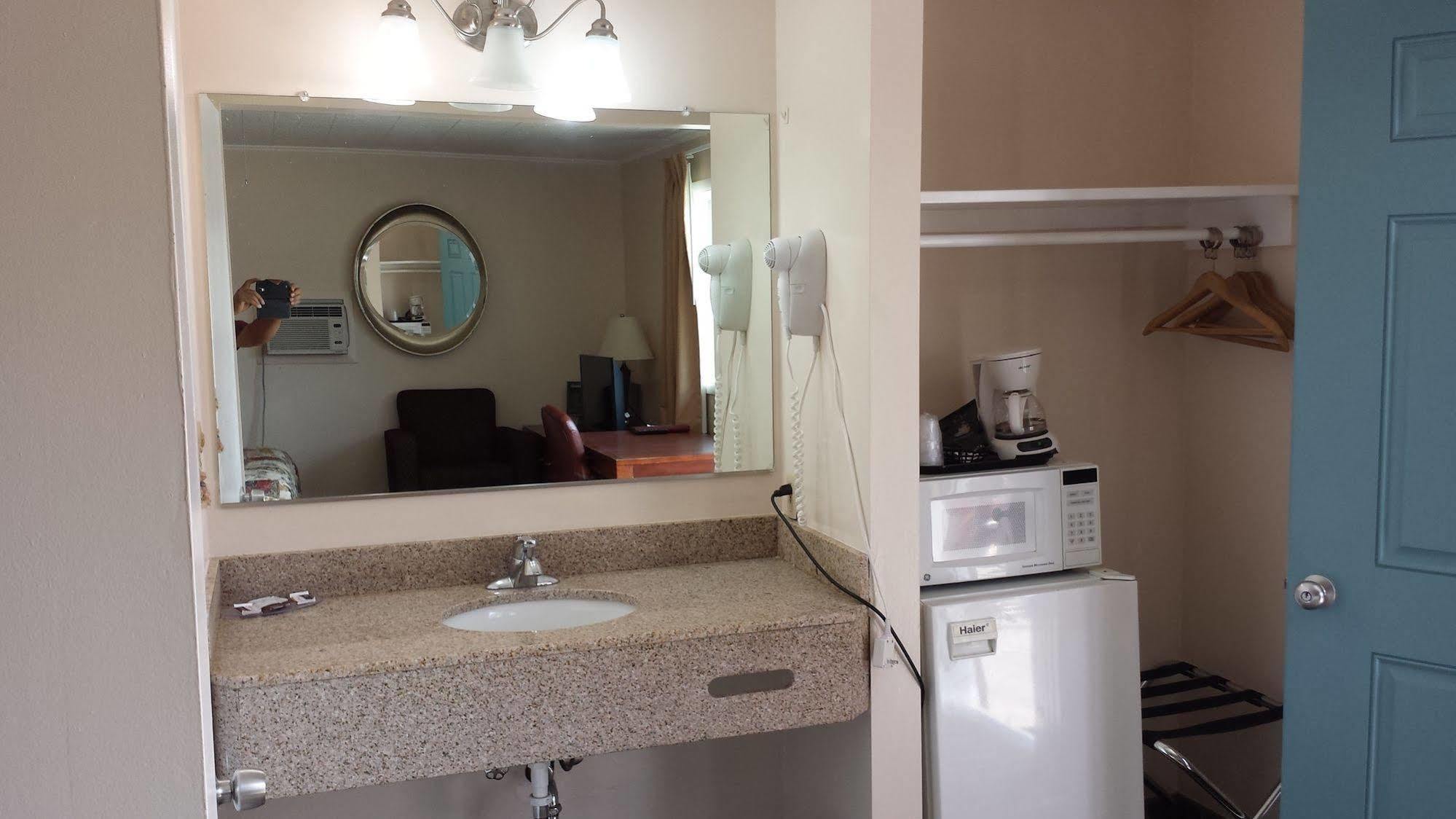 Executive Inn & Suites 레이크뷰 외부 사진